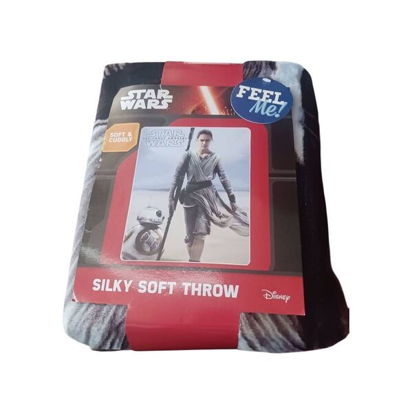 Star wars throw blanket new with tags Ray/ bb8 Disney - Picture 1 of 3